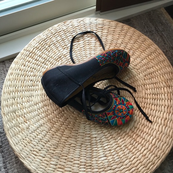 Women’s Embroidered Mary Jane Shoes- size 7 - Picture 5 of 5